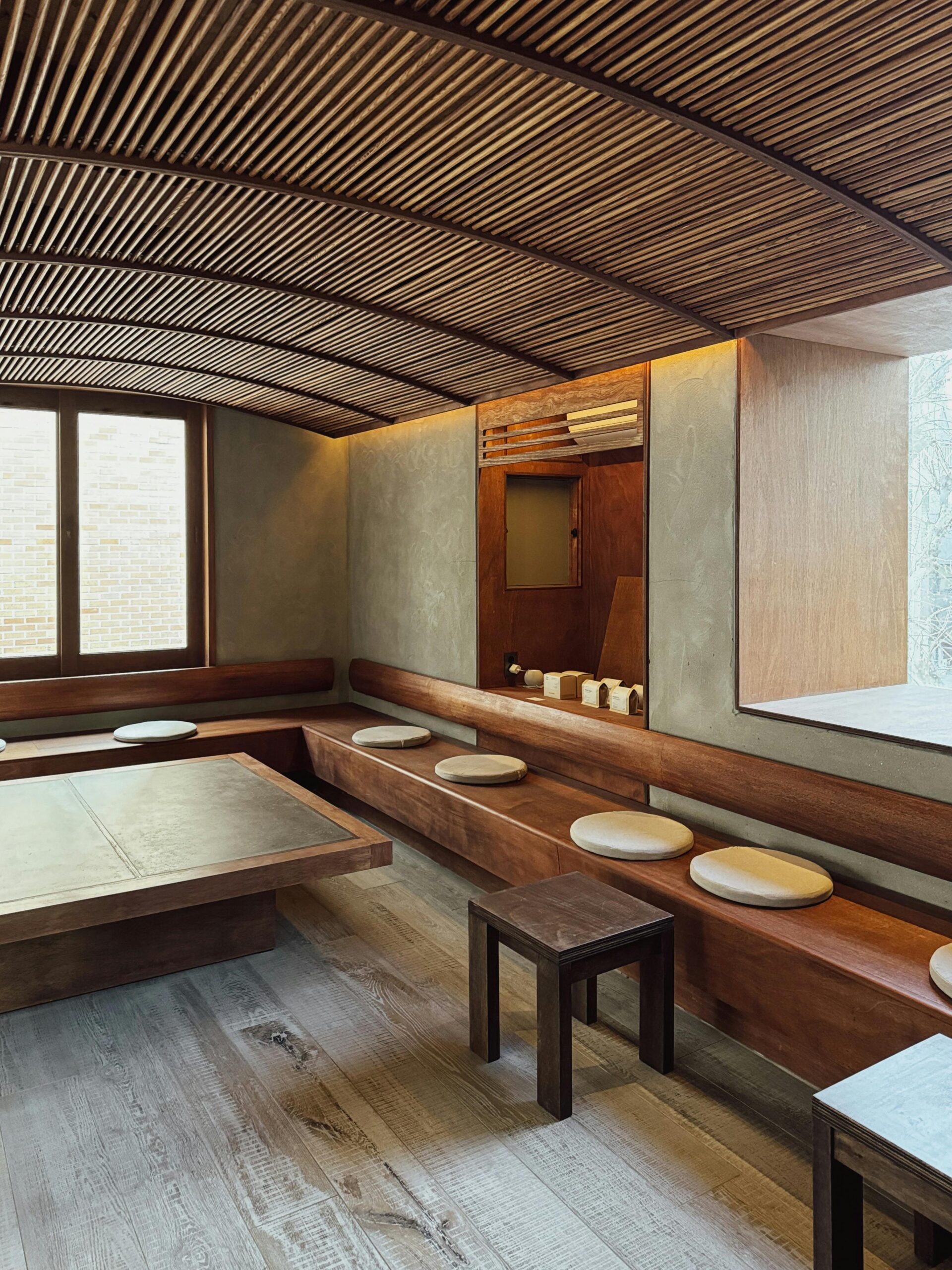 Contemporary minimalist room with wooden decor and seating. Ideal for relaxation and meetings.